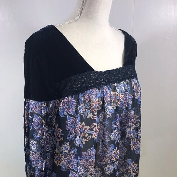 Sundance Blue Velvet Silk Floral Blouse Size S - Picture 5 of 7